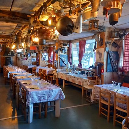 Montlo Relais Des Cerfs Hotell Cubieres Eksteriør bilde